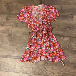 ✨3/$20 Bundle Sale!✨ Zara floral mini dress.